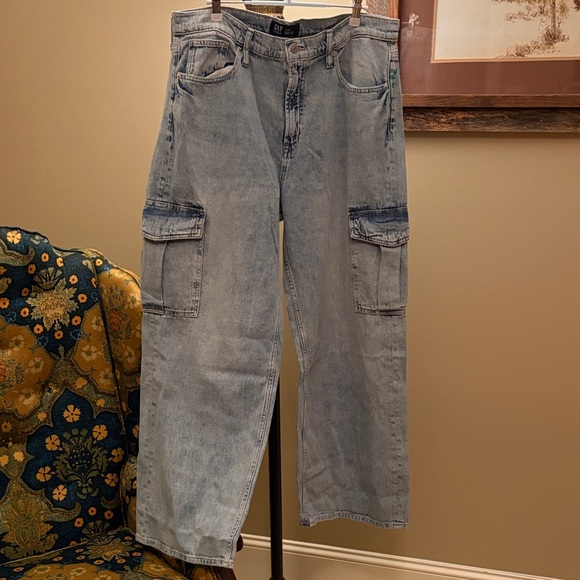 GAP Light Wash High Rise Wide Leg Denim Cargo Pants/NWT/16-33R - Picture 10 of 11